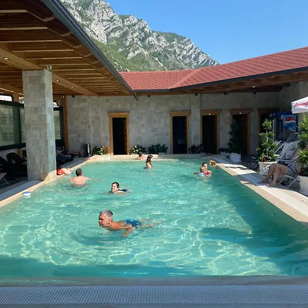 Panorama Near The Old Bazaar Bed & Breakfast Krujë